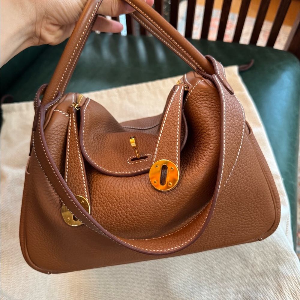 Like New Hermes Lindy 26 Brown Leather Handbag - Picture 5 of 9
